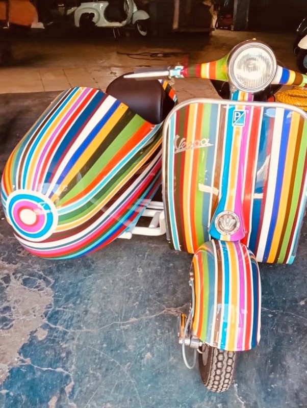 Vespa Custom : Quand l’Art Rencontre la Légende Italienne

Une Vespa Unique Qui Fait Tourner Toutes les Têtes, restauration complète, carte grise collection,Paris 