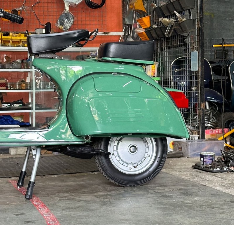 vespa sprint véloce ,Année 75 , entièrement restaurée, proche de Biarritz, carte grise collection il