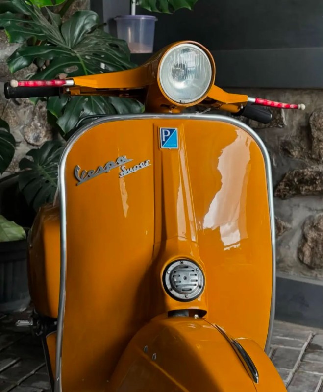 vespa super 66 entièrement restaurée , certificat d’authenticité et collection, carte grise française collection proche de limoges 