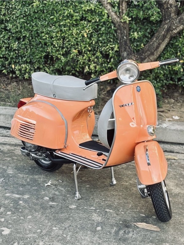 Vespa Sprint Veloce 1975 couleur saumon – Restauration personnalisée , carte grise collection, Paris 