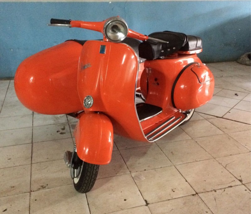 le Sidecar de la vespazienne au service des entreprises pour leur communication . Paris 
