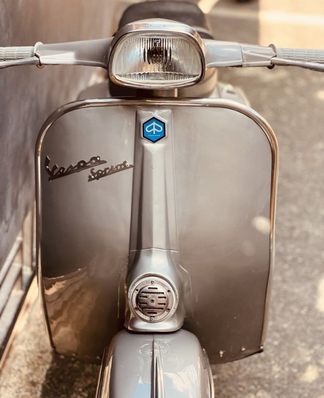 vespa sprint 1970 , entièrement restaurée, carte grise collection, proche de Lyon 