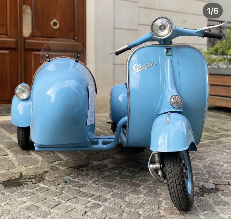 le Sidecar de la vespazienne au service des entreprises pour leur communication . Paris 