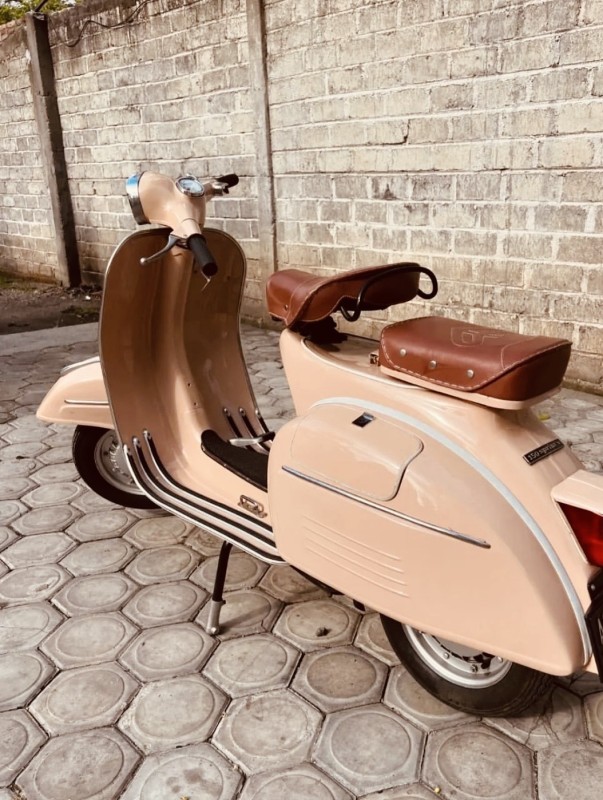 vespa sprint 1970 entièrement restaurée, proche de Bordeaux, carte grise française de collection, commande personnalisée 