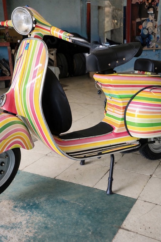 ???? Scooter vintage coloré : le nouveau phénomène tendance qui crée le buzz

Un scooter au design unique qui attire tous les regards carte grise de collection, restauration complète 