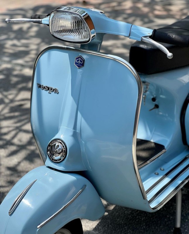 Vespa super 1975- entièrement restaurée. proche de Montpellier 