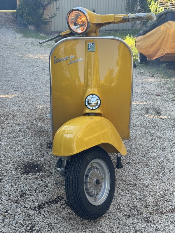 vespa super jaune positano prête à être livrée . proche de paris, carte grise collection. 