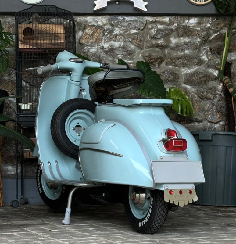 vespa VBB année 66 - entièrement restaurée à neuf . carte grise collection. proche de Rouen 