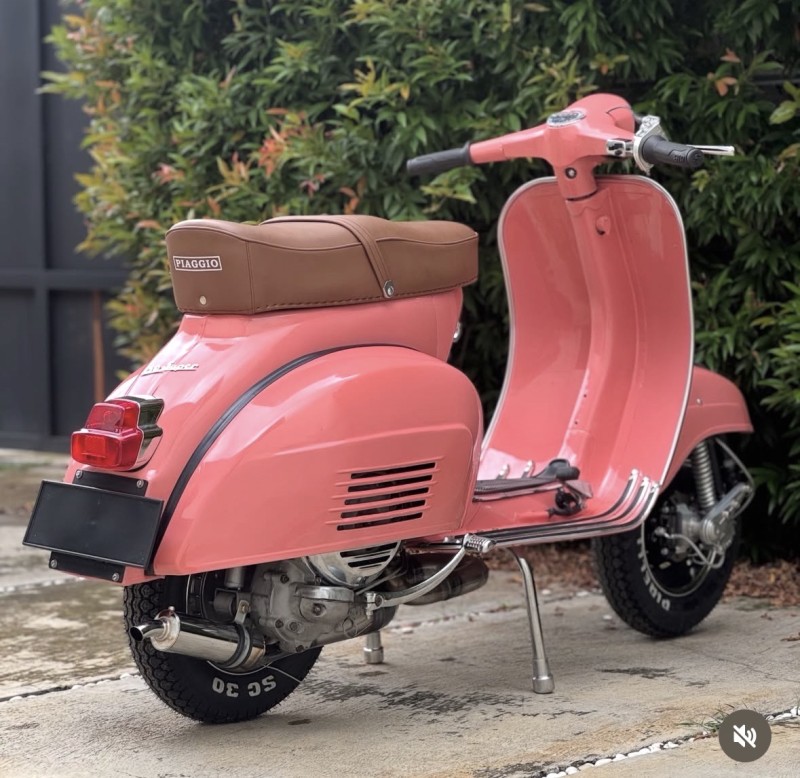 Vespa Super  1973 restaurée : l’élégance intemporelle d’une icône italienne, carte grise collection, Paris 