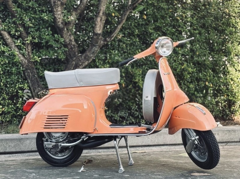 Vespa Sprint Veloce 1975 couleur saumon – Restauration personnalisée , carte grise collection, Paris 