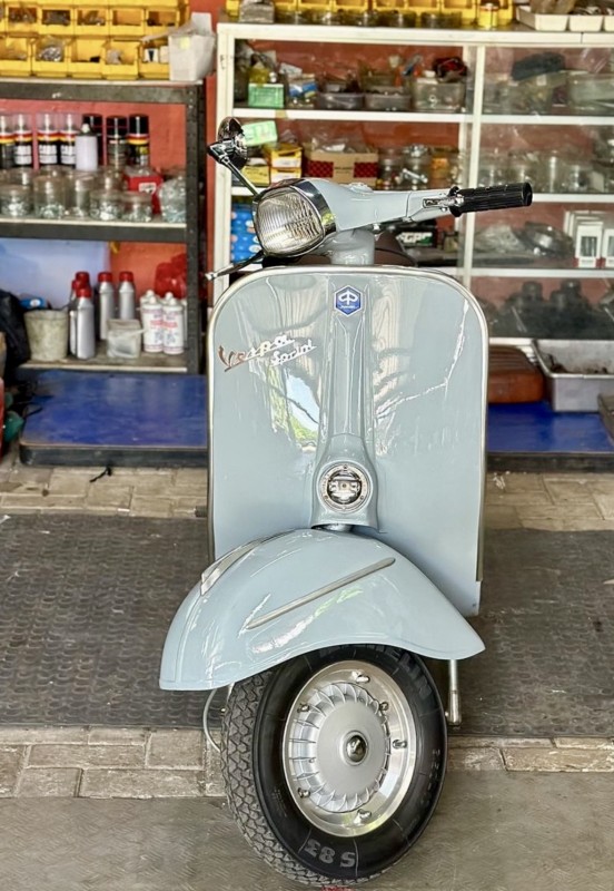 vespa sprint 1970, restauration complète, moteur d’origine. carte grise française de collection, proche de Rennes 