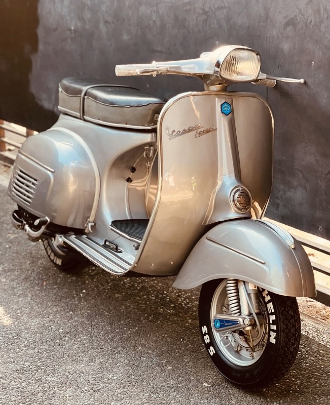 vespa sprint 1970 , entièrement restaurée, carte grise collection, proche de Lyon 