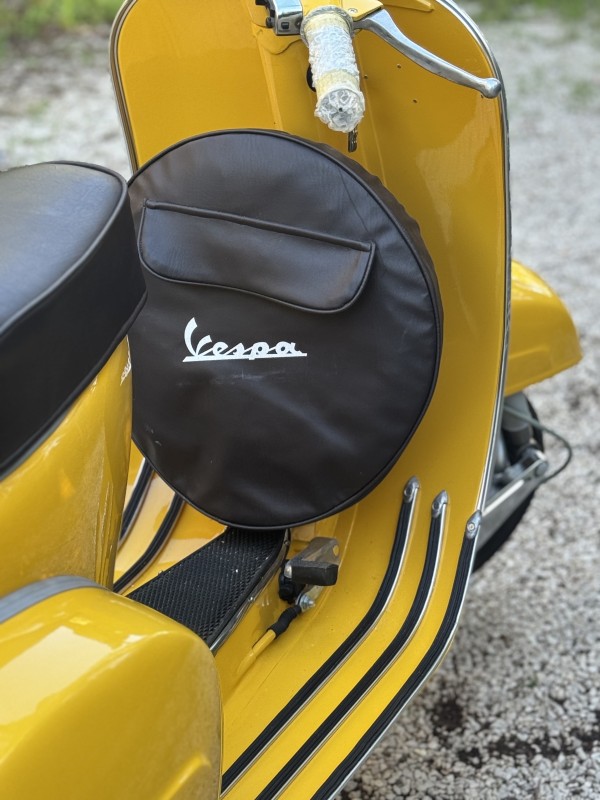 vespa super jaune positano prête à être livrée . proche de paris, carte grise collection. 