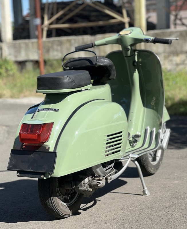Vespa sprint de collection, entièrement restaurée, carte grise française collection proche de Monaco 