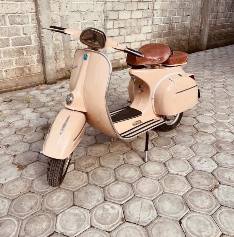 vespa sprint 1970 entièrement restaurée, proche de Bordeaux, carte grise française de collection, commande personnalisée 