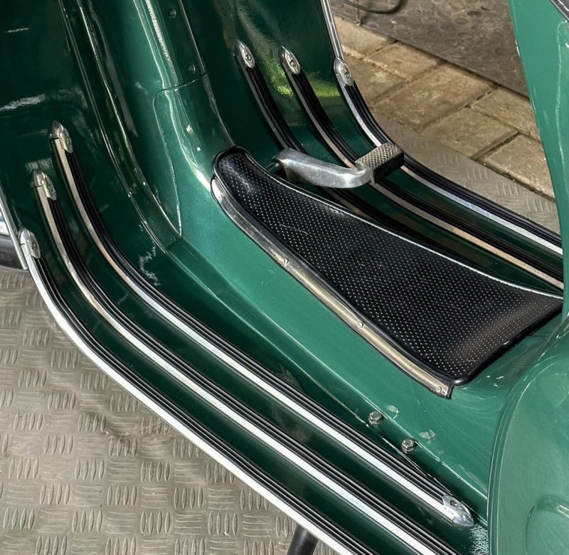 vespa sprint véloce 1974, entièrement restaurée, proche de Paris . carte grise française collection 