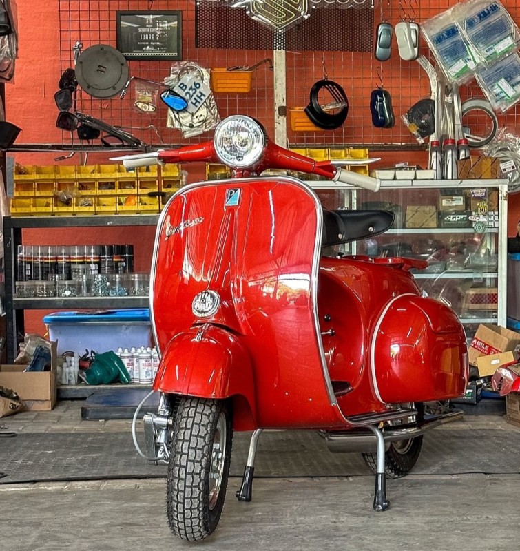vespa VBB 150cc  entièrement restaurée, personnalisée, certificat d’authenticité, carte grise de collection, proche de saumur 