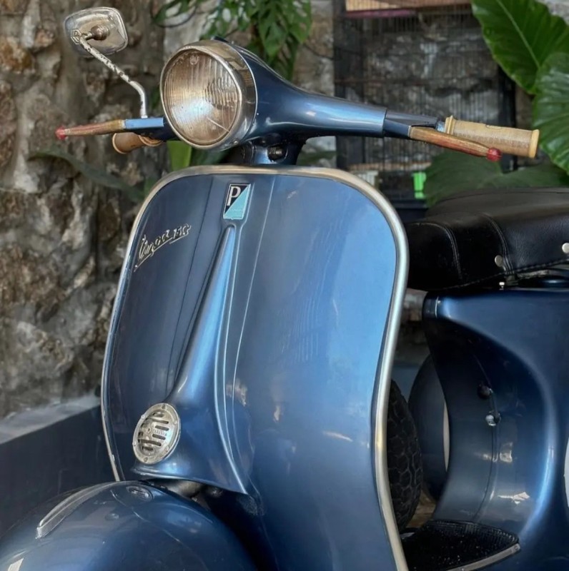 vespa VBA 1961 entièrement restaurée sur commande . personnalisée. certificat d’authenticité. carte grise française collection. proche de Lyon 