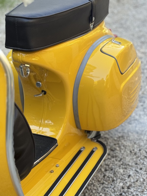 vespa super jaune positano prête à être livrée . proche de paris, carte grise collection. 