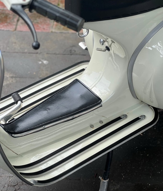 vespa sprint véloce ,150cc , entièrement restaurée proche de Paris . carte grise collection. livraison 