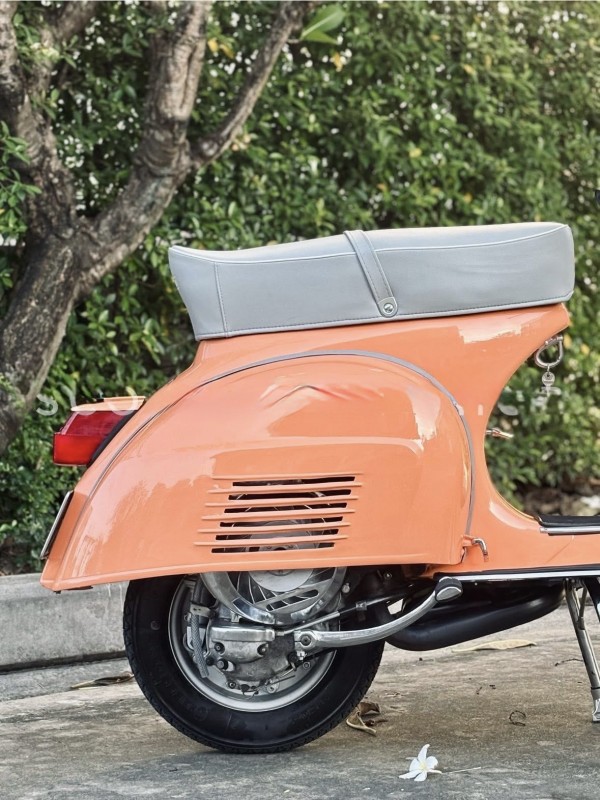 Vespa Sprint Veloce 1975 couleur saumon – Restauration personnalisée , carte grise collection, Paris 