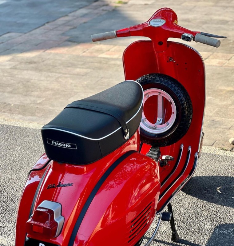 Vespa super 1967 entièrement restaurée carte grise française collection proche de Lyon 