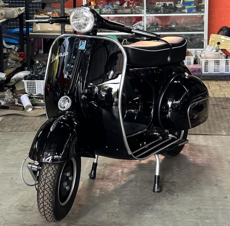 Vespa VBB 150cc
entièrement restaurée . carte grise française collection. proche de Lille 