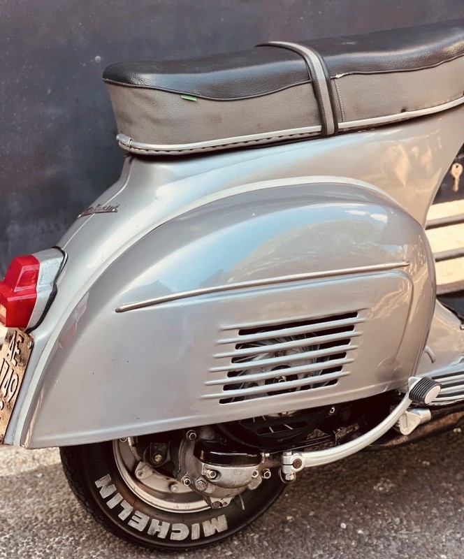 vespa sprint 1970 , entièrement restaurée, carte grise collection, proche de Lyon 