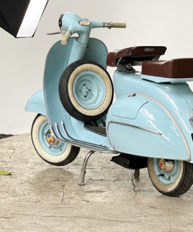 Les Vespa vintage à rayures (1960-1976) font leur grand retour cet été : restauration complète, carte grise collection et style iconique sur la Côte d’Azur