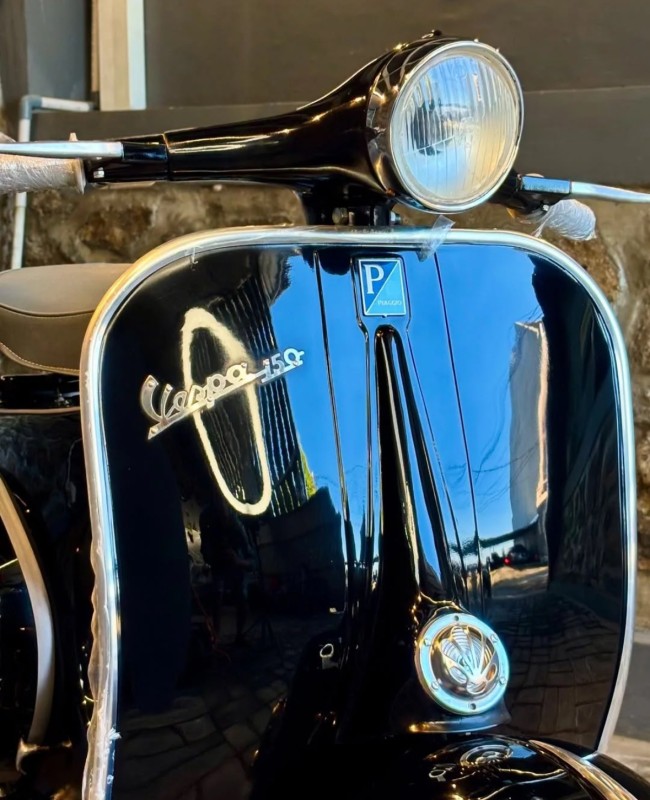 vespa VBB 1965 , all black, proche de Paris . restauration complète, certificat d origine piaggio , carte grise de collection