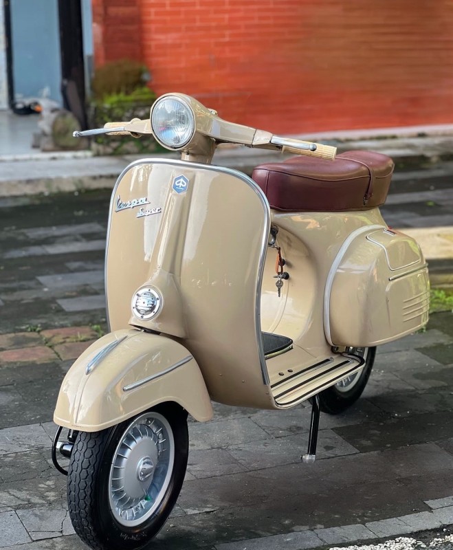 vespa super 66, entièrement restaurée proche de Biarritz. carte grise collection 