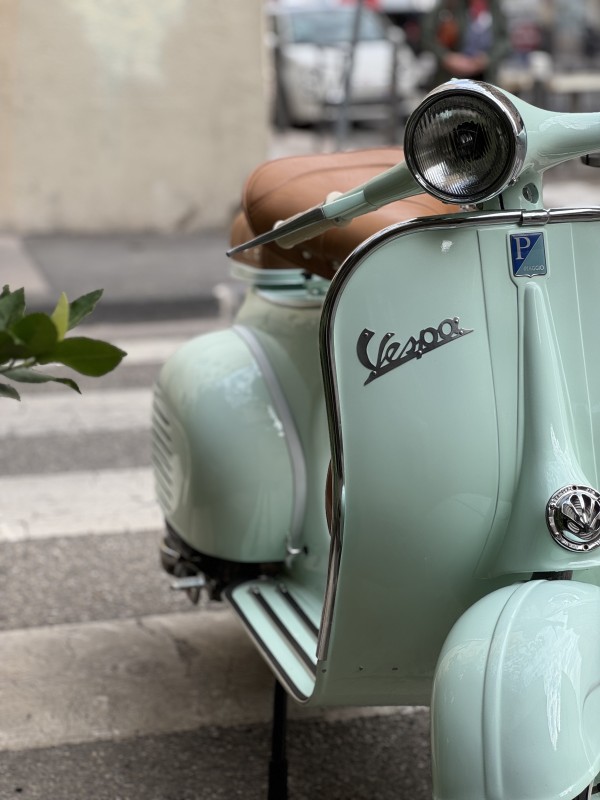 vespa VNB 63 , entièrement restaurée, proche de Aix en Provence, carte grise collection 