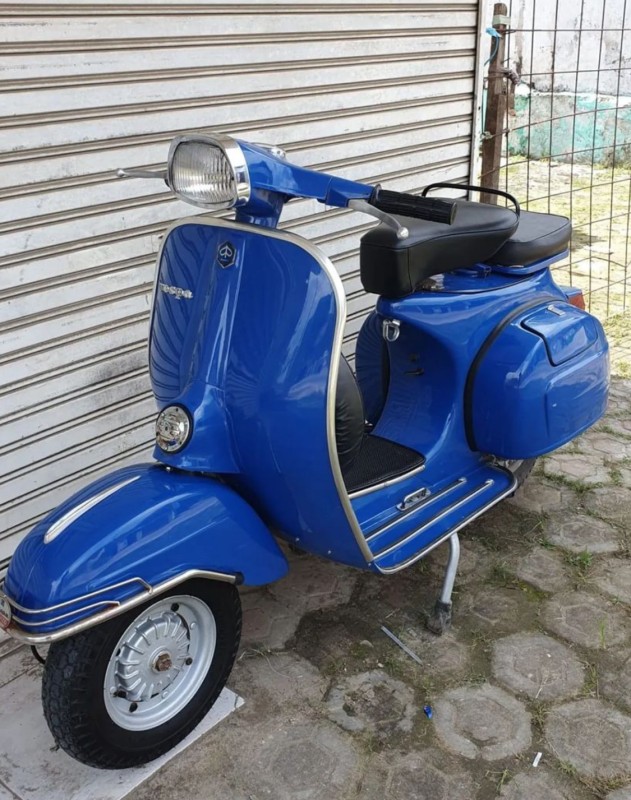 vespa type sprint entièrement restaurée, carte grise française collection proche de paris 