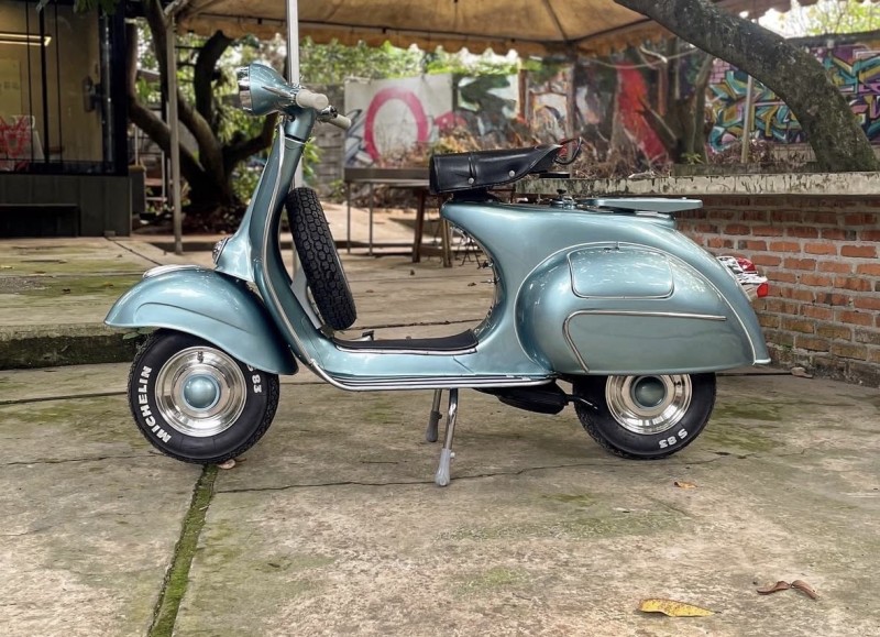 vespa VBB1 1962 , restauration complète, carte grise collection, proche de paris. 