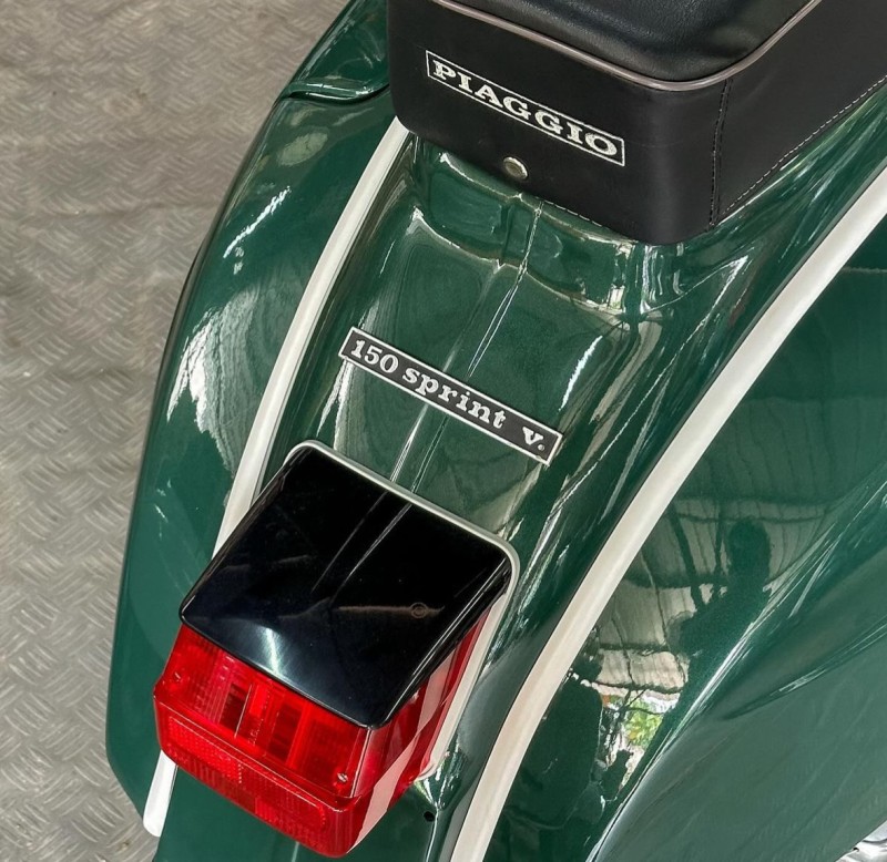 vespa sprint véloce 1974, entièrement restaurée, proche de Paris . carte grise française collection 