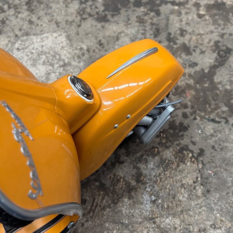 Vespa super 1970, restaurée complètements, carte grise de collection, Paris