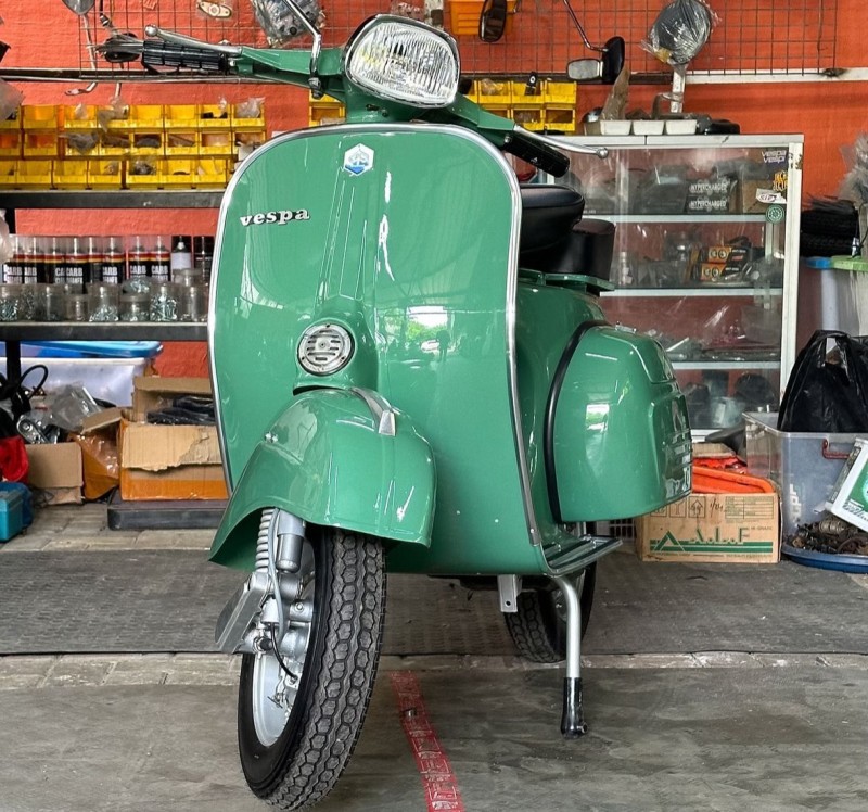 vespa sprint véloce ,Année 75 , entièrement restaurée, proche de Biarritz, carte grise collection il