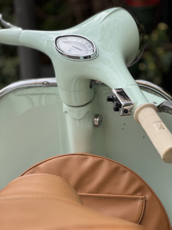 vespa VNB 63 , entièrement restaurée, proche de Aix en Provence, carte grise collection 