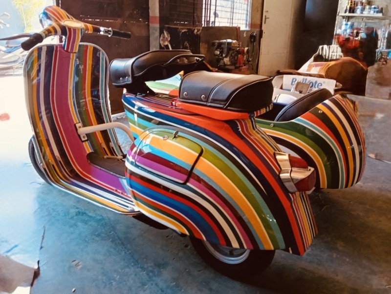 Vespa Custom : Quand l’Art Rencontre la Légende Italienne

Une Vespa Unique Qui Fait Tourner Toutes les Têtes, restauration complète, carte grise collection,Paris 