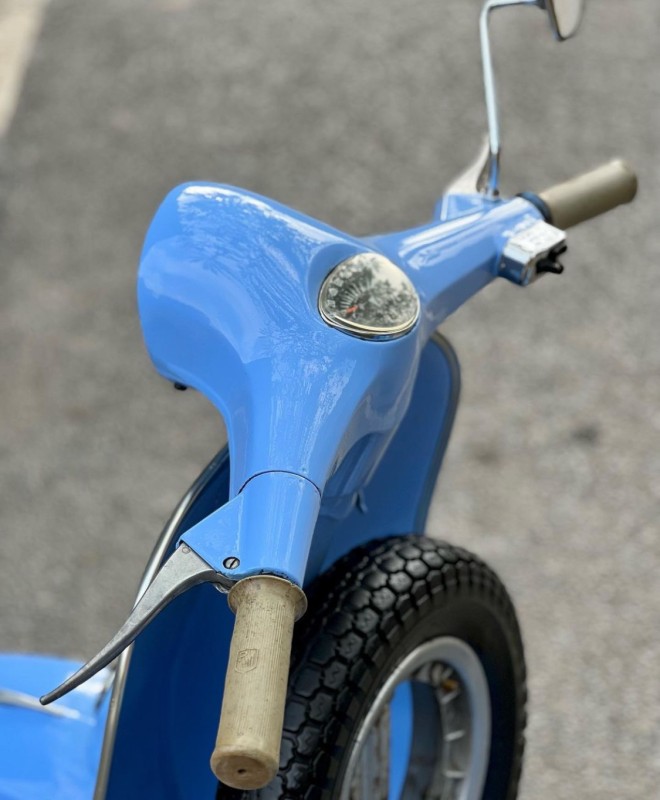 Vespa super 1966 . entièrement restaurée. carte grise française collection proche de Biarritz 