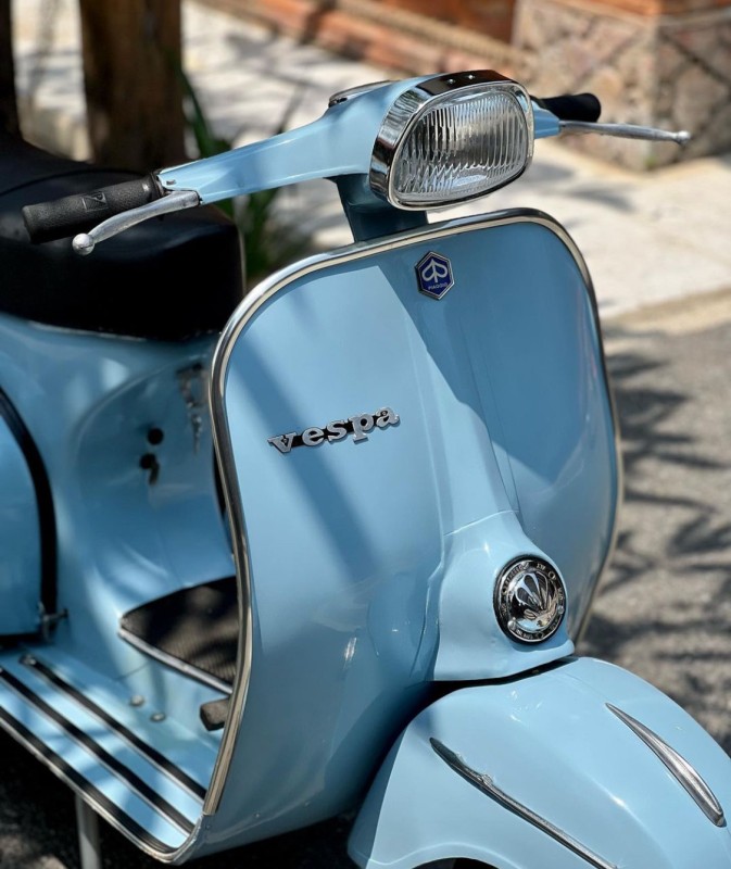 Vespa super 1975- entièrement restaurée. proche de Montpellier 