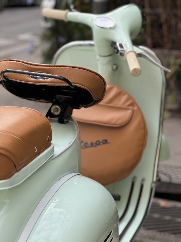 vespa VNB 63 , entièrement restaurée, proche de Aix en Provence, carte grise collection 