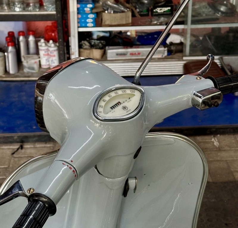 vespa sprint 1970, restauration complète, moteur d’origine. carte grise française de collection, proche de Rennes 