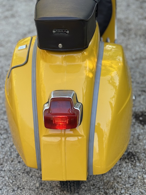 vespa super jaune positano prête à être livrée . proche de paris, carte grise collection. 