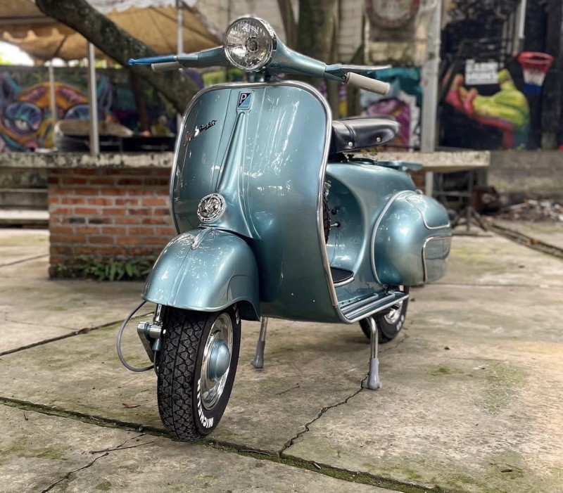 vespa VBB1 1962 , restauration complète, carte grise collection, proche de paris. 