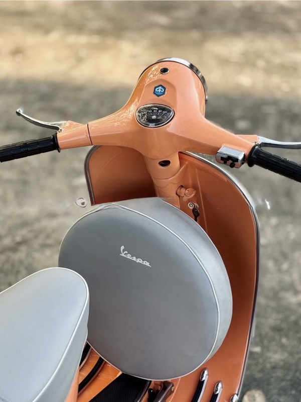 Vespa Sprint Veloce 1975 couleur saumon – Restauration personnalisée , carte grise collection, Paris 
