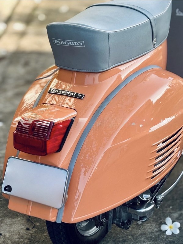 Vespa Sprint Veloce 1975 couleur saumon – Restauration personnalisée , carte grise collection, Paris 