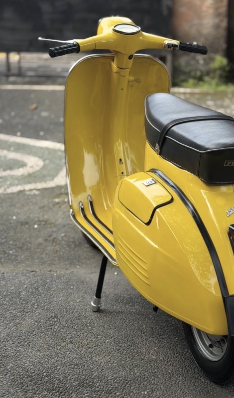 Vespa Super 1976 jaune : renaissance d’une icône italienne abandonnée, entièrement restaurée, collection , Paris 