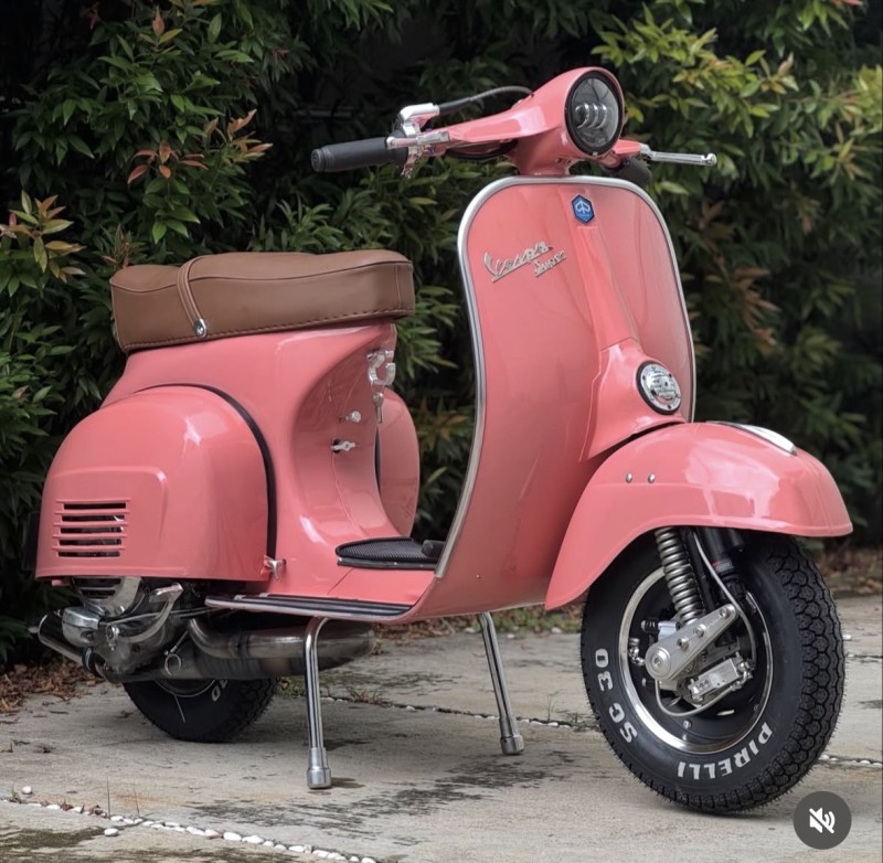 Vespa Super  1973 restaurée : l’élégance intemporelle d’une icône italienne, carte grise collection, Paris 