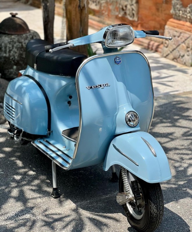 Vespa super 1975- entièrement restaurée. proche de Montpellier 